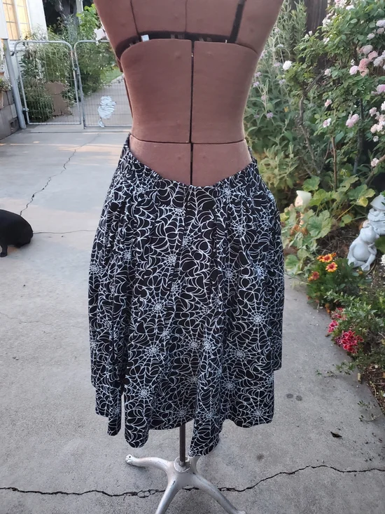 Pinup Couture/laura Barnes California Black & White Spiderweb Circle Skirt - Picture 4 of 8